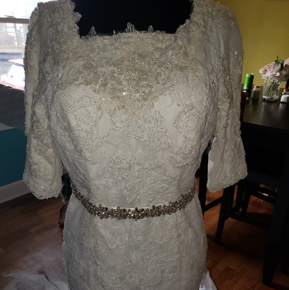 Modest wedding dress - Picture 3 of 7